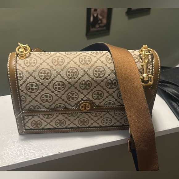 Tory Burch Brown Shoulder Bag with Gold Hardware - Picture 2 of 2